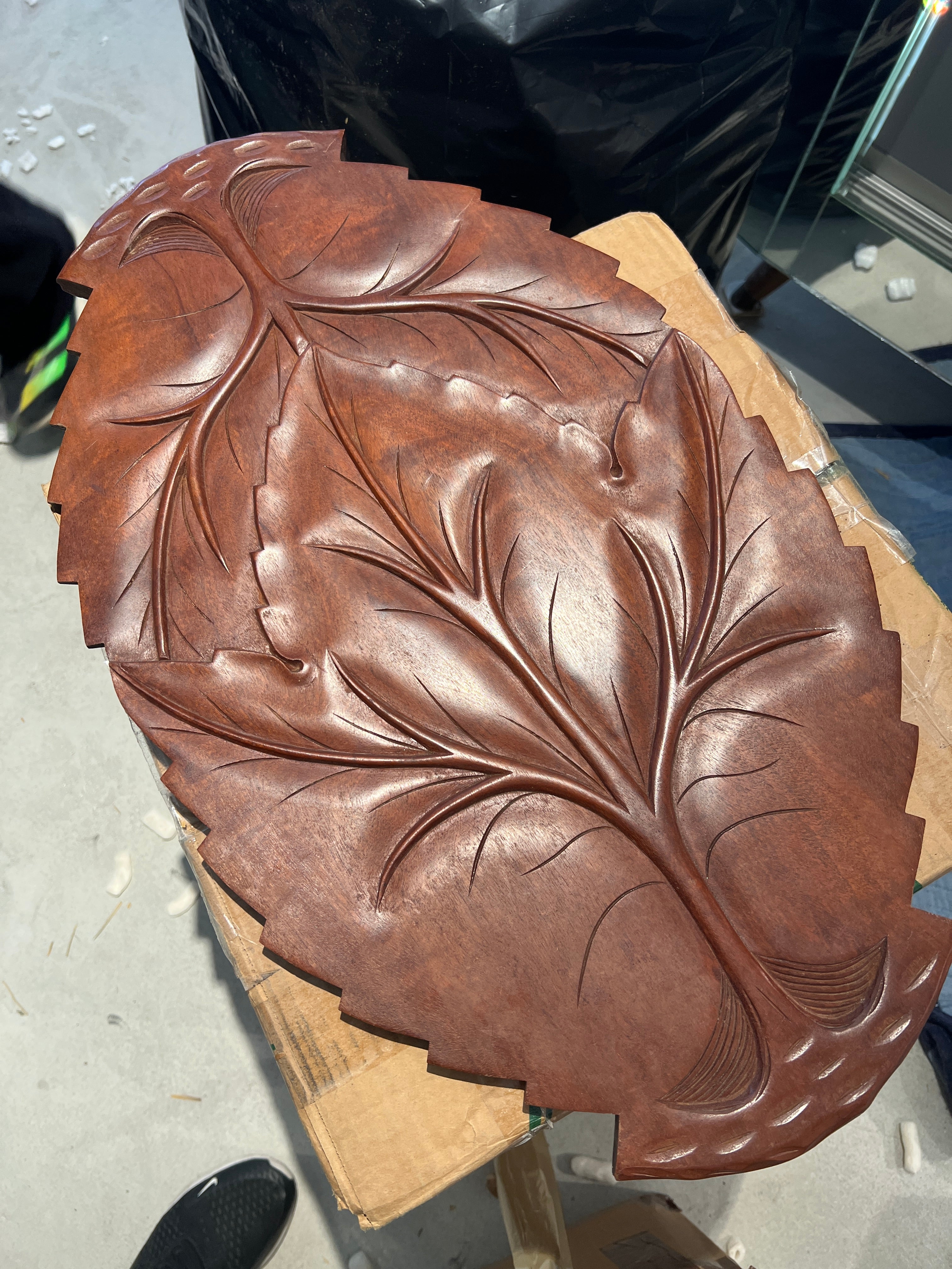 HAND CARVED DECORATIVE LEAF TRAY