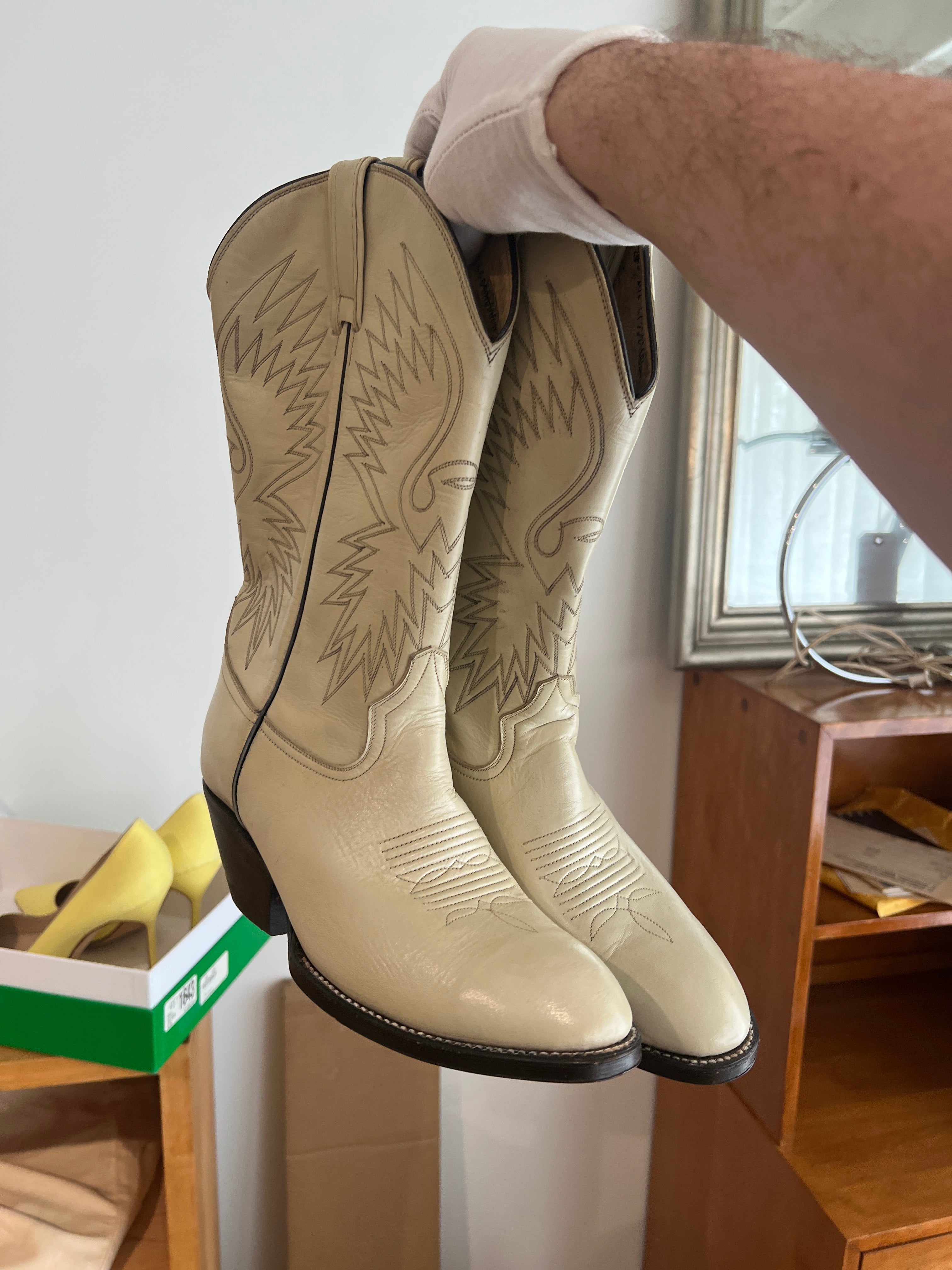 CABRCA BOTAS COWBOY BOOTS, SIZE 9